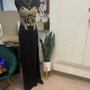 City Triangles Elegant Black Dress with Gold Accents